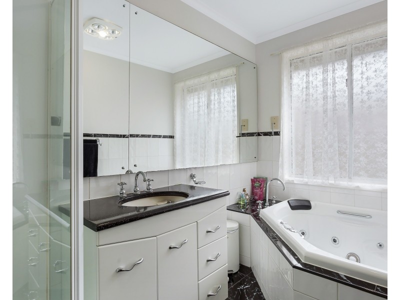 5 BUCKLAND COURT, Endeavour Hills VIC 3802