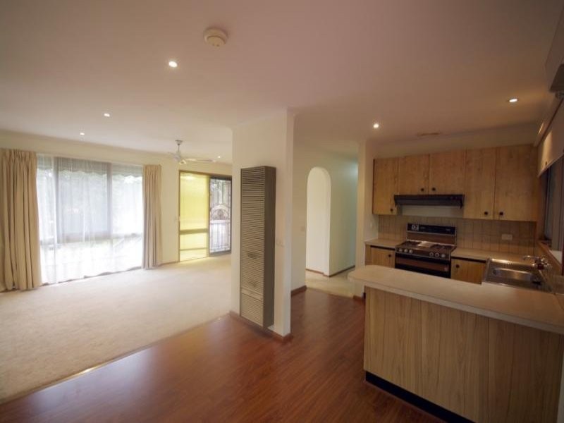 85 Chalcot Drive, Endeavour Hills VIC 3802