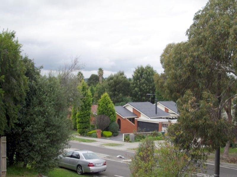 85 Chalcot Drive, Endeavour Hills VIC 3802