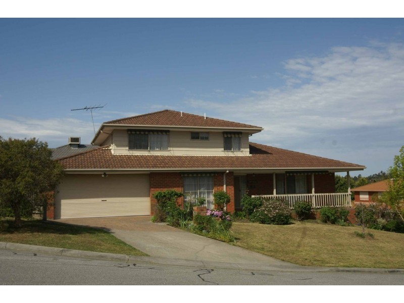 26 Edward Freeth Drive, Endeavour Hills VIC 3802