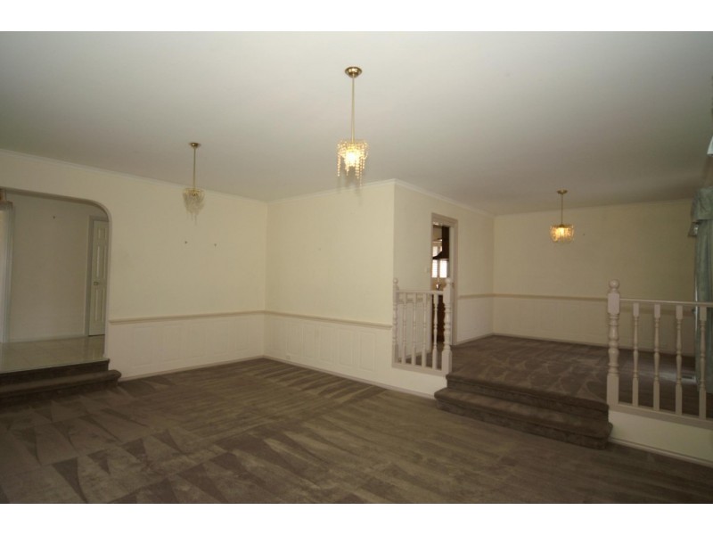 26 Edward Freeth Drive, Endeavour Hills VIC 3802