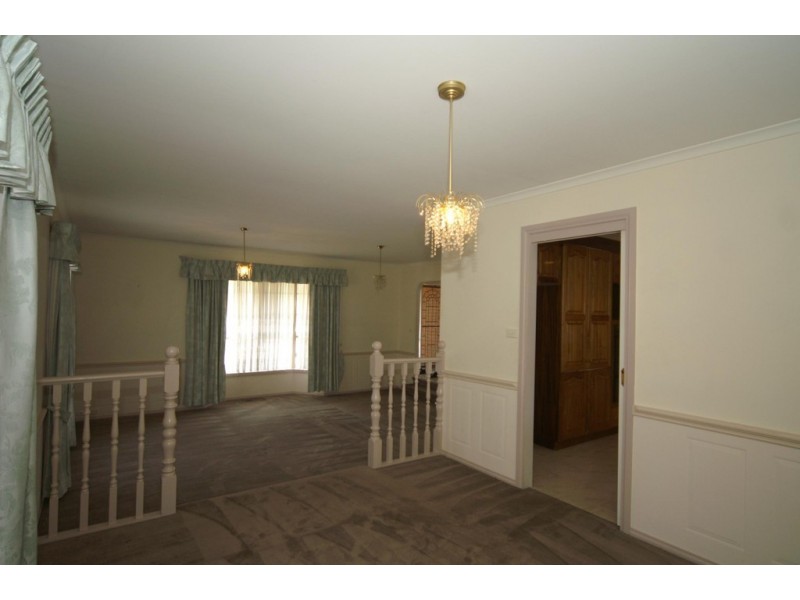 26 Edward Freeth Drive, Endeavour Hills VIC 3802