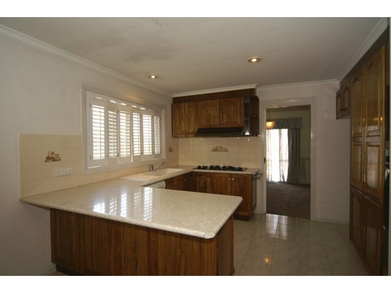 26 Edward Freeth Drive, Endeavour Hills VIC 3802