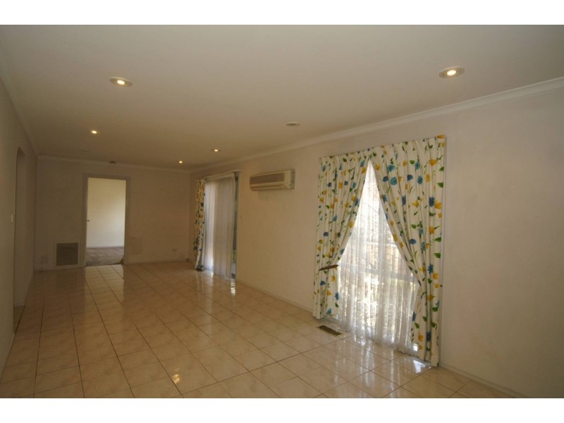 26 Edward Freeth Drive, Endeavour Hills VIC 3802