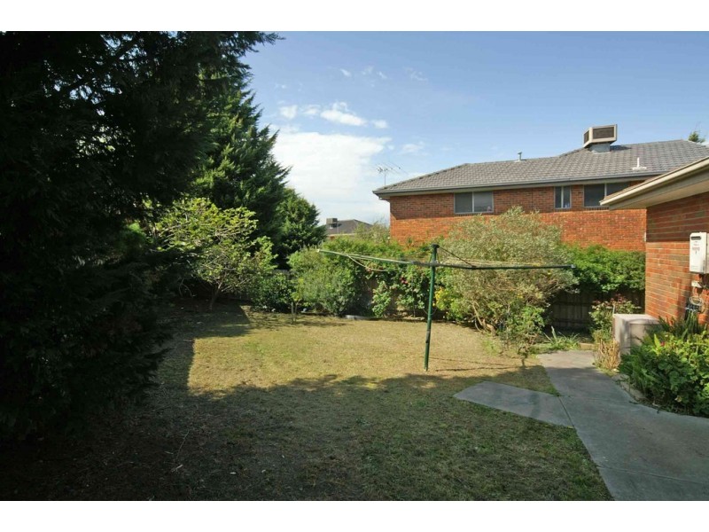 26 Edward Freeth Drive, Endeavour Hills VIC 3802