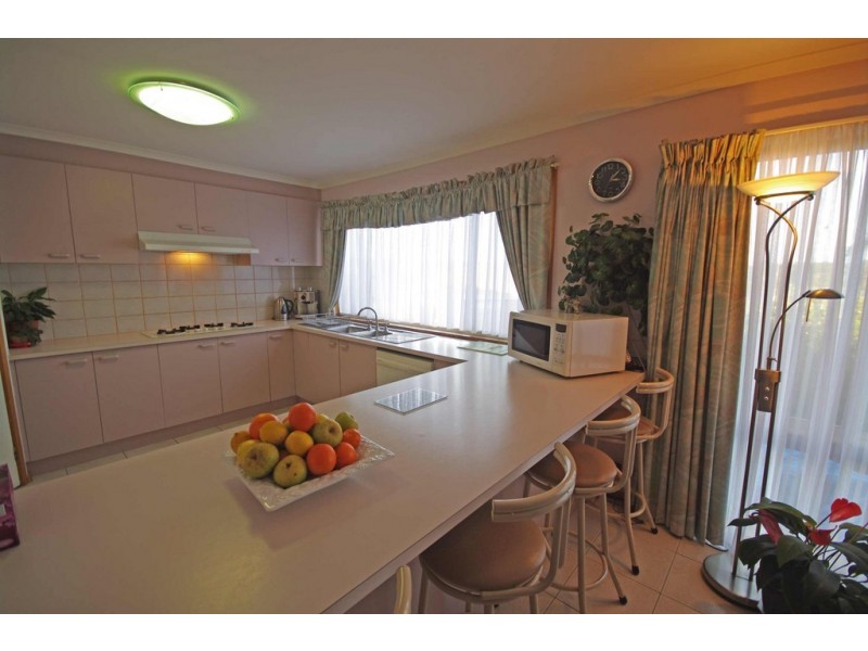 2 Lockley Close, Endeavour Hills VIC 3802