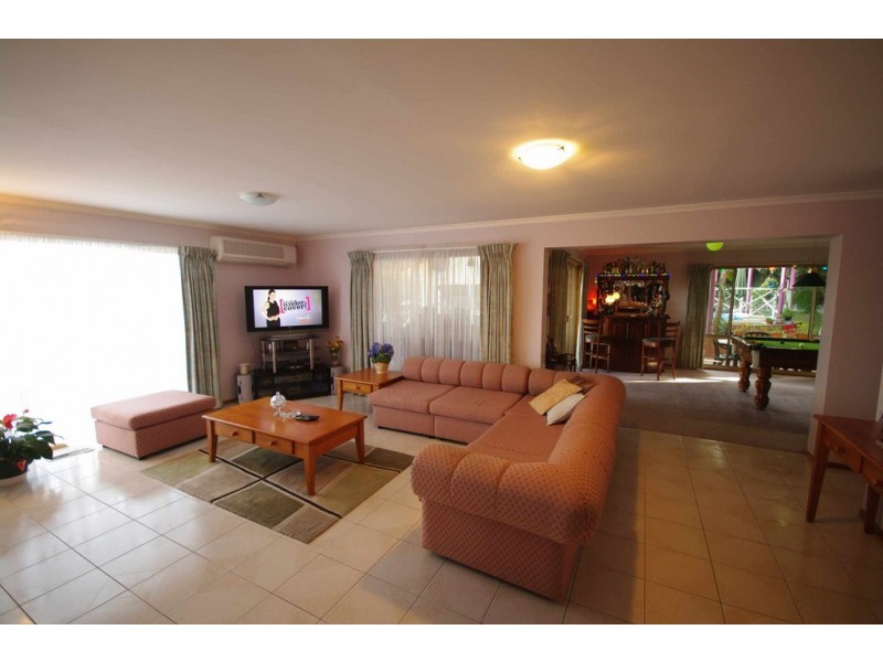 2 Lockley Close, Endeavour Hills VIC 3802