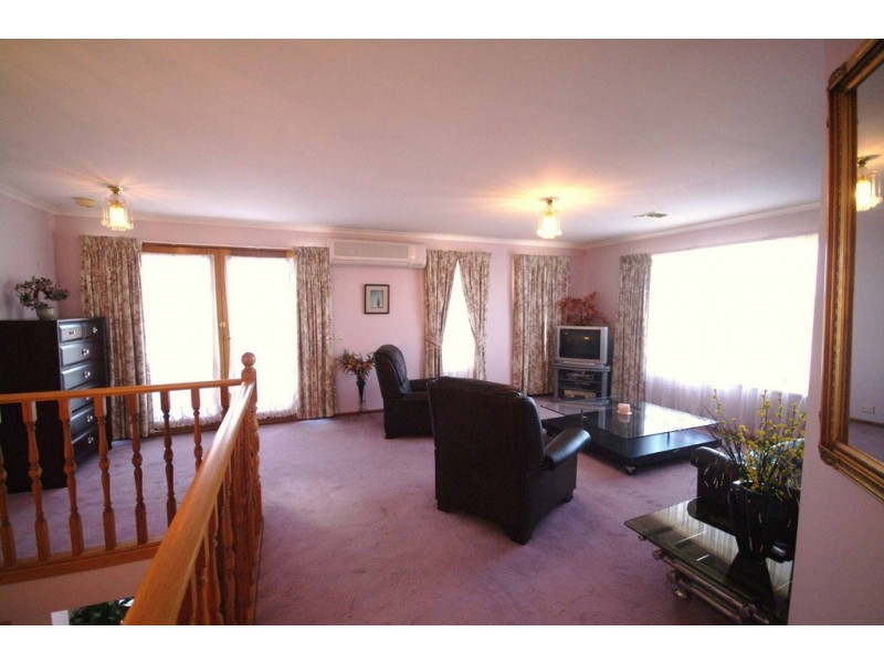 2 Lockley Close, Endeavour Hills VIC 3802