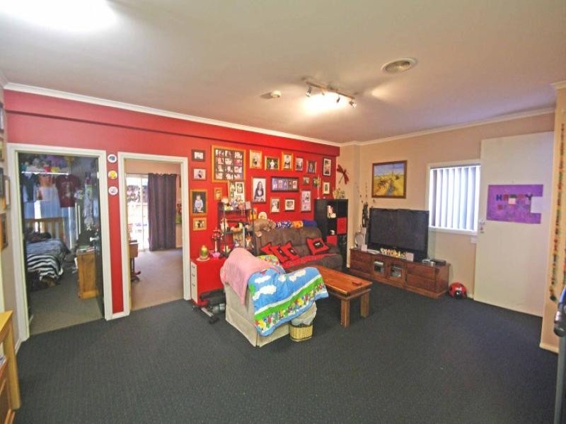 136 David Collins Drive, Endeavour Hills VIC 3802