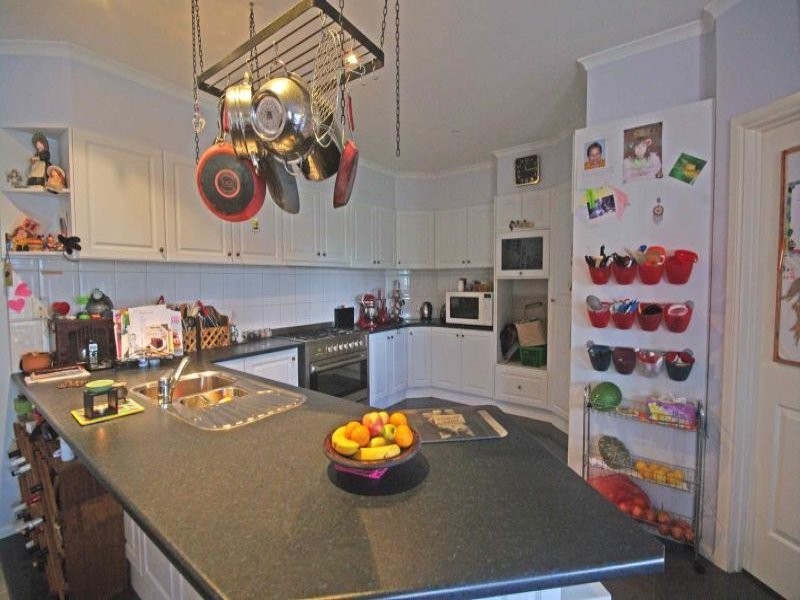 136 David Collins Drive, Endeavour Hills VIC 3802