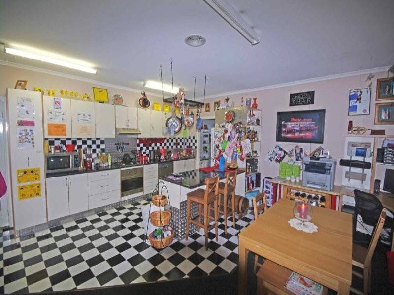 136 David Collins Drive, Endeavour Hills VIC 3802