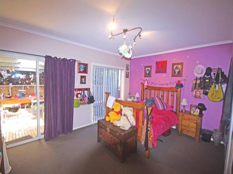 136 David Collins Drive, Endeavour Hills VIC 3802