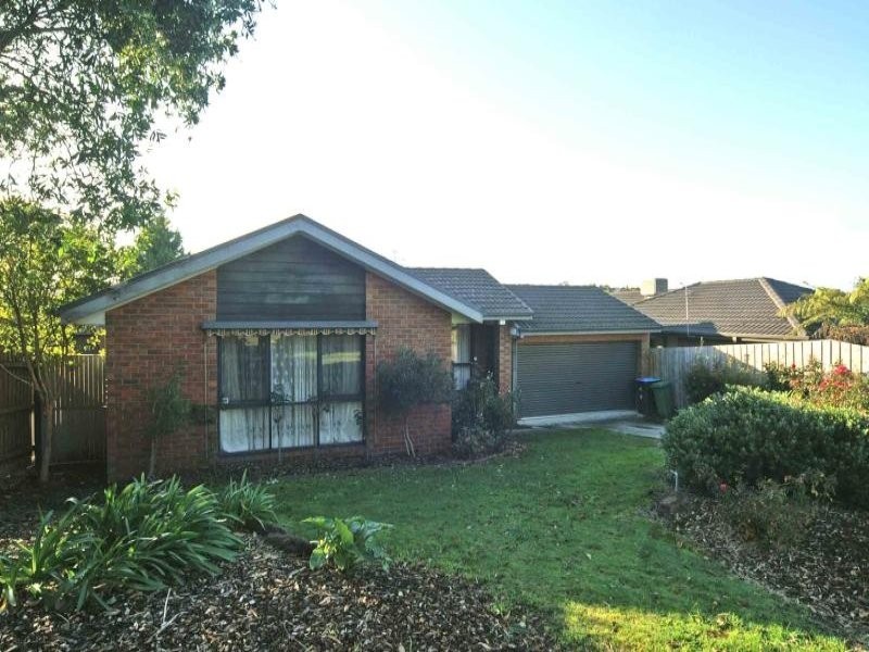 10 Singleton Drive, Endeavour Hills VIC 3802