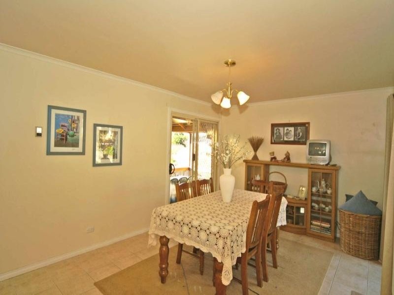 10 Singleton Drive, Endeavour Hills VIC 3802