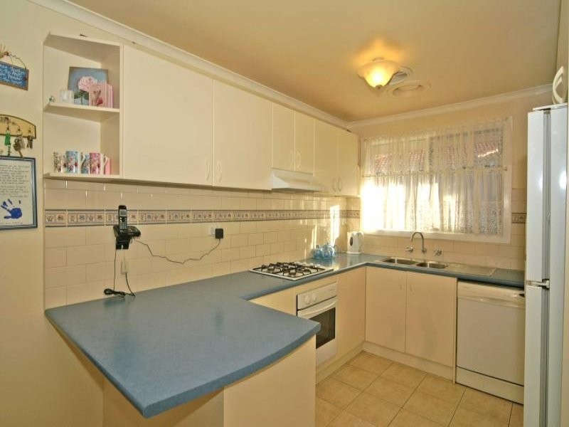 10 Singleton Drive, Endeavour Hills VIC 3802