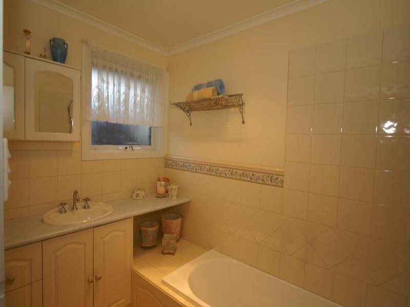 10 Singleton Drive, Endeavour Hills VIC 3802