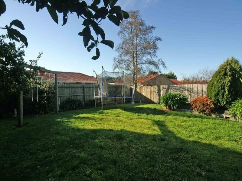 10 Singleton Drive, Endeavour Hills VIC 3802