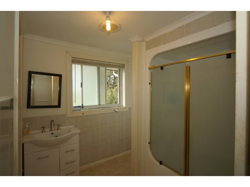 8 Eddington Place, Endeavour Hills VIC 3802