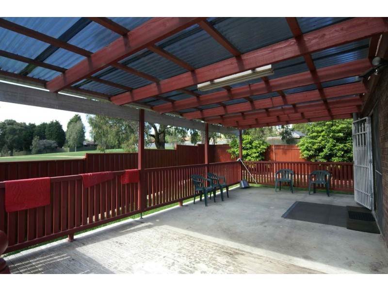 8 Eddington Place, Endeavour Hills VIC 3802