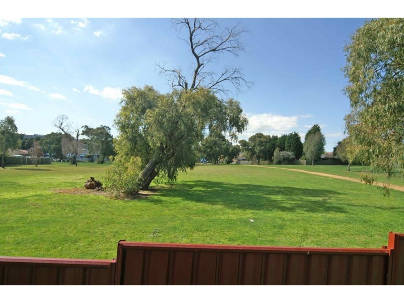 8 Eddington Place, Endeavour Hills VIC 3802