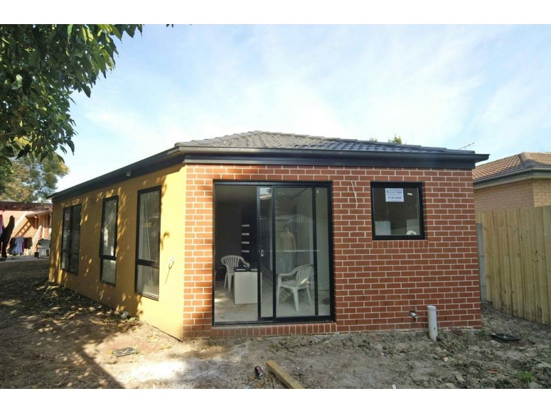 2/39 Amalfi Drive, Endeavour Hills VIC 3802