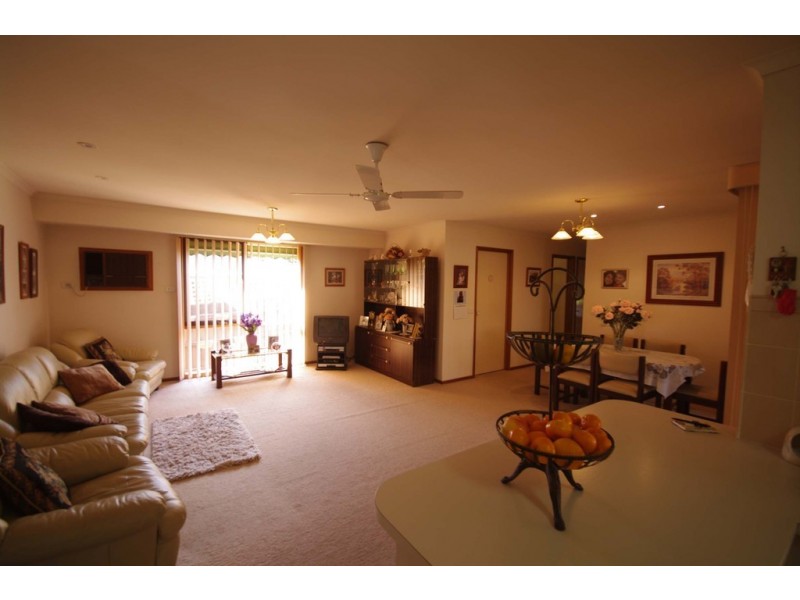 16 Preston Avenue, Endeavour Hills VIC 3802