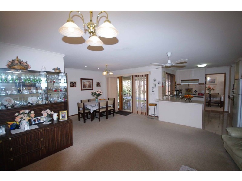 16 Preston Avenue, Endeavour Hills VIC 3802