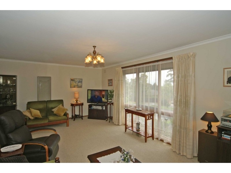 10 Endeavour Crescent, Endeavour Hills VIC 3802