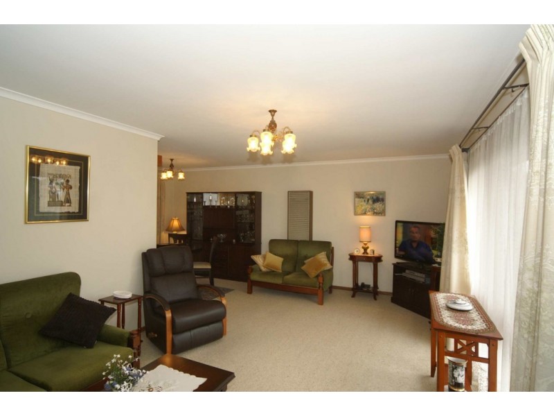 10 Endeavour Crescent, Endeavour Hills VIC 3802