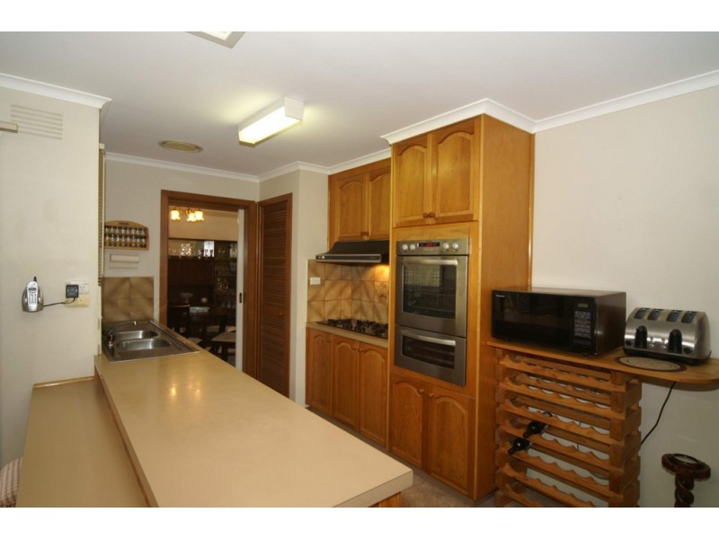 10 Endeavour Crescent, Endeavour Hills VIC 3802