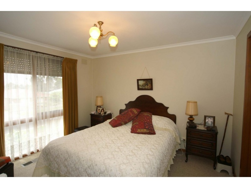 10 Endeavour Crescent, Endeavour Hills VIC 3802