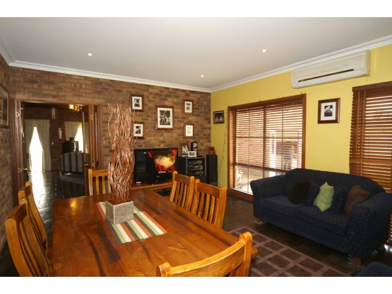 6 Nevis Court, Endeavour Hills VIC 3802