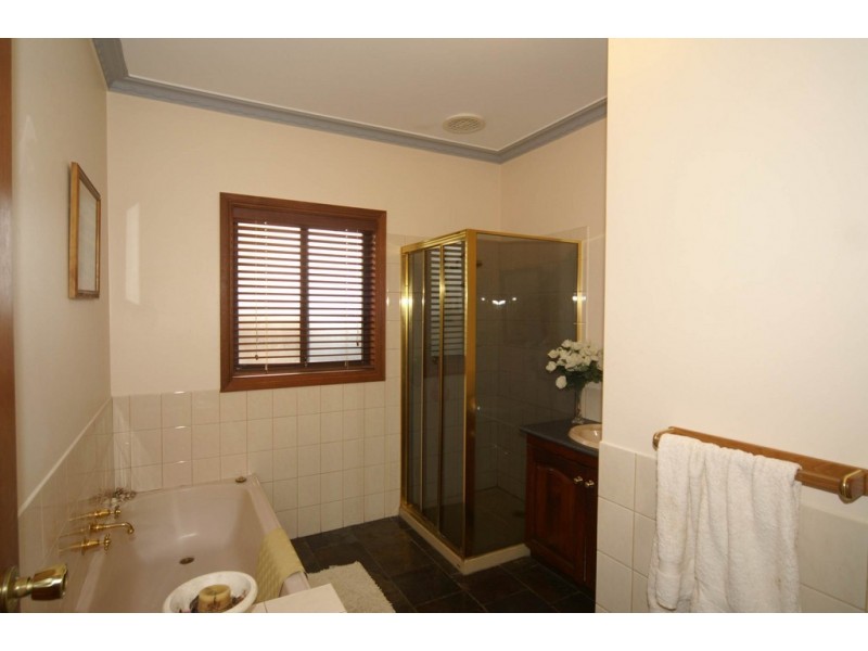 6 Nevis Court, Endeavour Hills VIC 3802