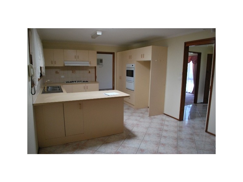 6 BONAR COURT, Endeavour Hills VIC 3802