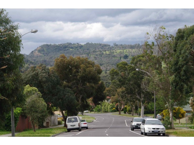 7 Grove End Road, Endeavour Hills VIC 3802