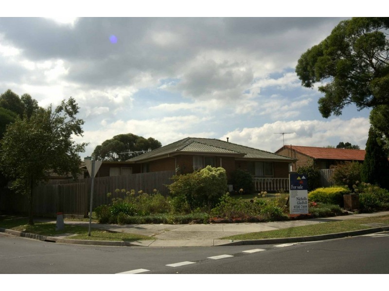 64 Essex Park Drive, Endeavour Hills VIC 3802