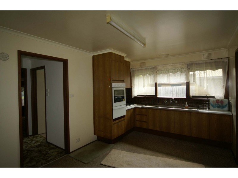 64 Essex Park Drive, Endeavour Hills VIC 3802