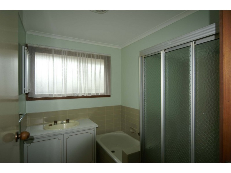64 Essex Park Drive, Endeavour Hills VIC 3802