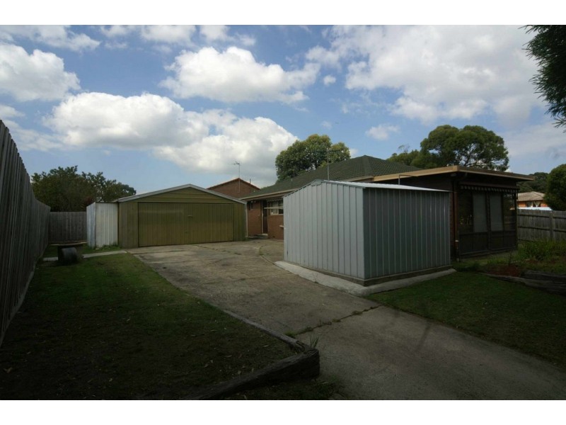 64 Essex Park Drive, Endeavour Hills VIC 3802