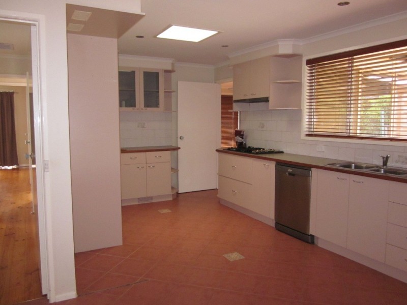 12 SIMMONDS PLACE, Endeavour Hills VIC 3802