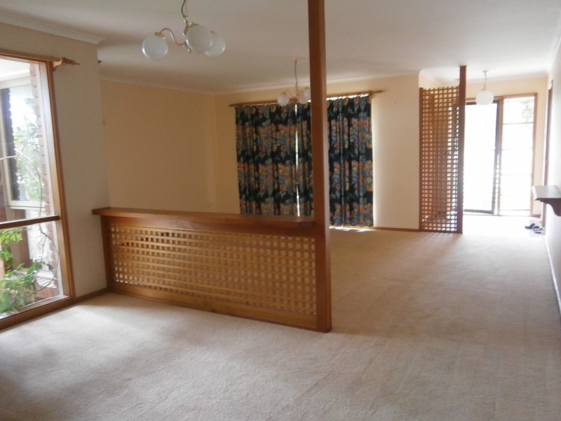 16 BRIDLE COURT, Endeavour Hills VIC 3802