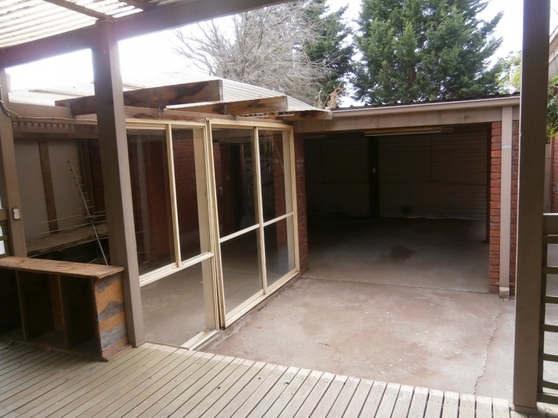 16 BRIDLE COURT, Endeavour Hills VIC 3802