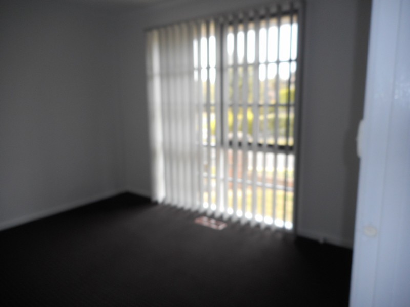 37 THOMAS MITCHELL DRIVE, Endeavour Hills VIC 3802