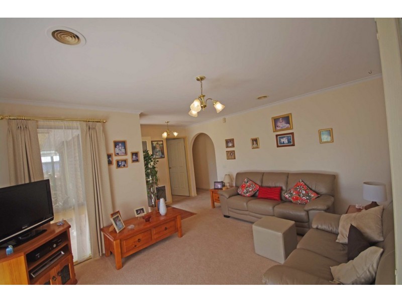 30 Sydney Parkinson Avenue, Endeavour Hills VIC 3802