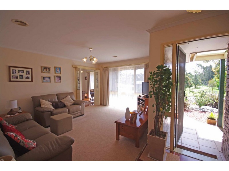 30 Sydney Parkinson Avenue, Endeavour Hills VIC 3802