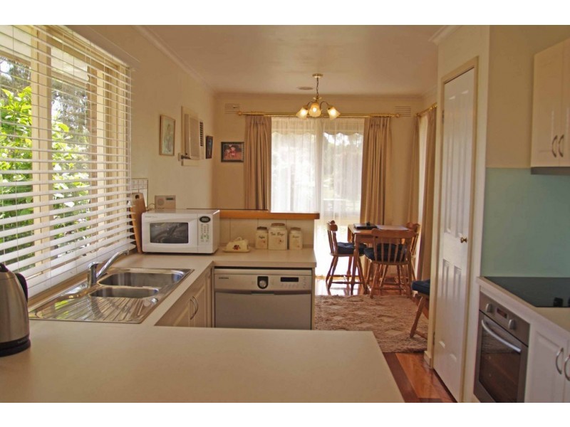 30 Sydney Parkinson Avenue, Endeavour Hills VIC 3802