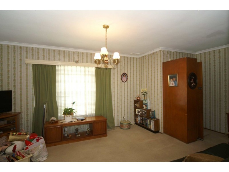 24 Oak Avenue, Doveton VIC 3177