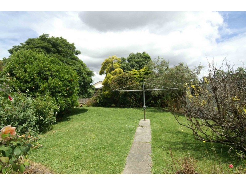 24 Oak Avenue, Doveton VIC 3177