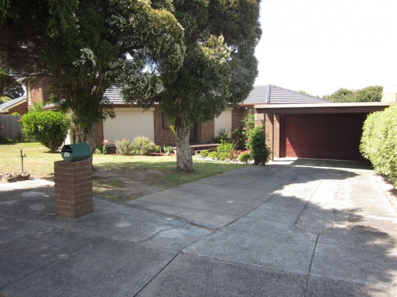 13  ZACKARY HICKS CRESCENT, Endeavour Hills VIC 3802