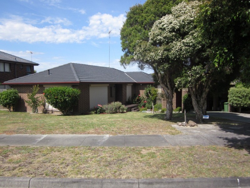 13  ZACKARY HICKS CRESCENT, Endeavour Hills VIC 3802